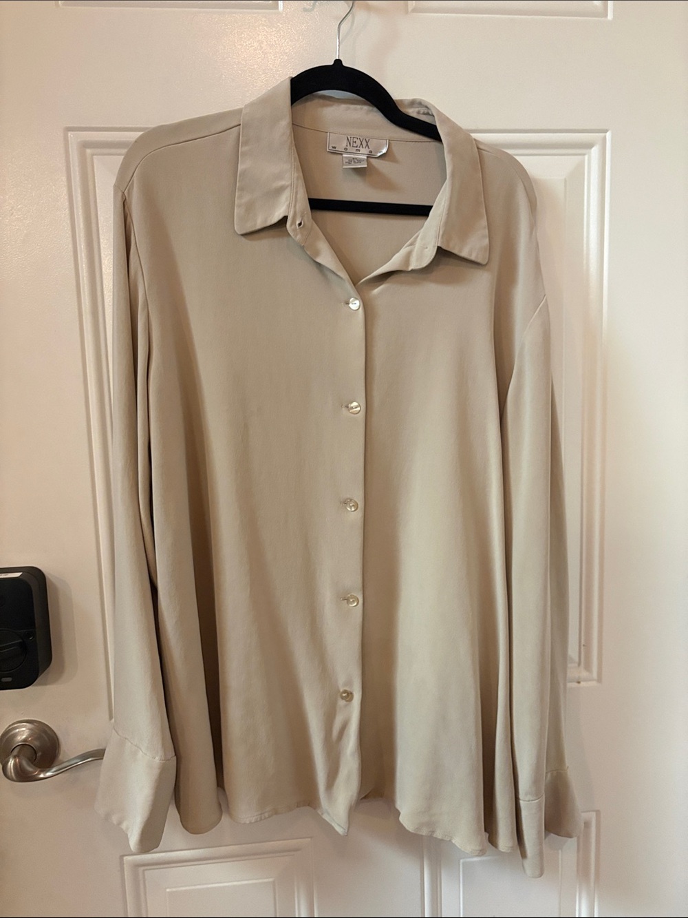 Nexx Light Beige Long-Sleeve Casual Button-Down Shirt